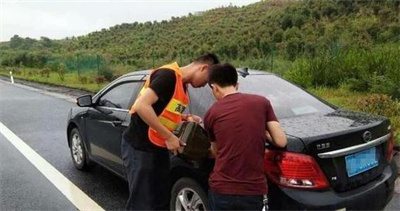 额济纳旗永福道路救援